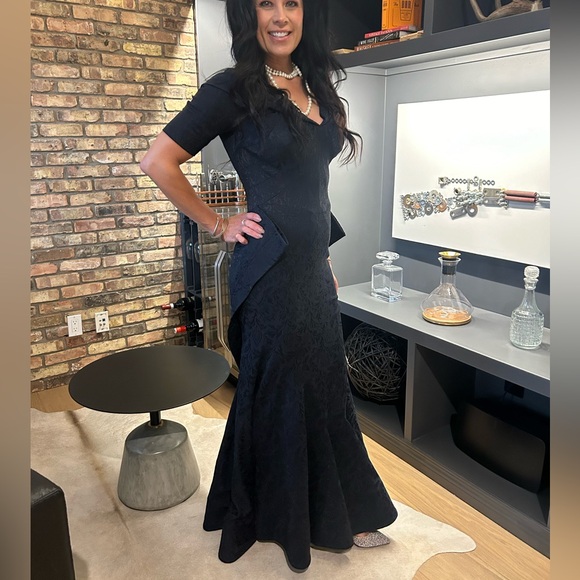 Zac Posen evening gown with corset and slight tail - Picture 4 of 5